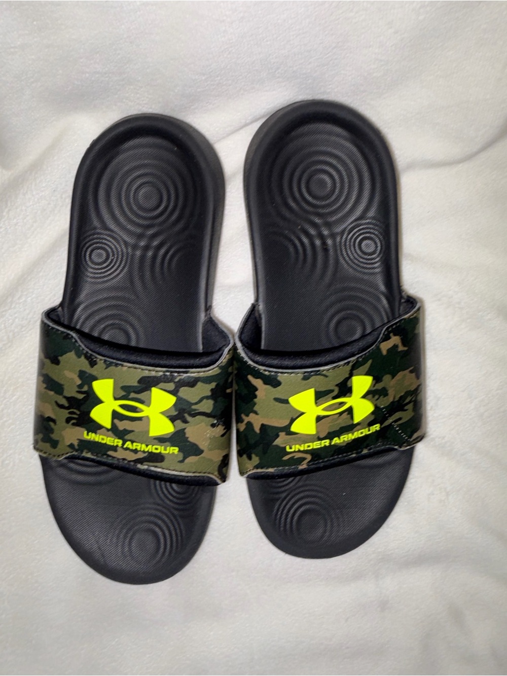 Under Armour Camo Slide Sandals Black/Green Logo Slip-On youth size